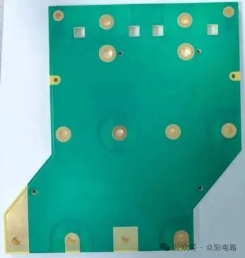 Uniwell Circuit phá vỡ các rào cản với PCB dày 6,3mm có 8- Lớp 420μm Stackup đồng*